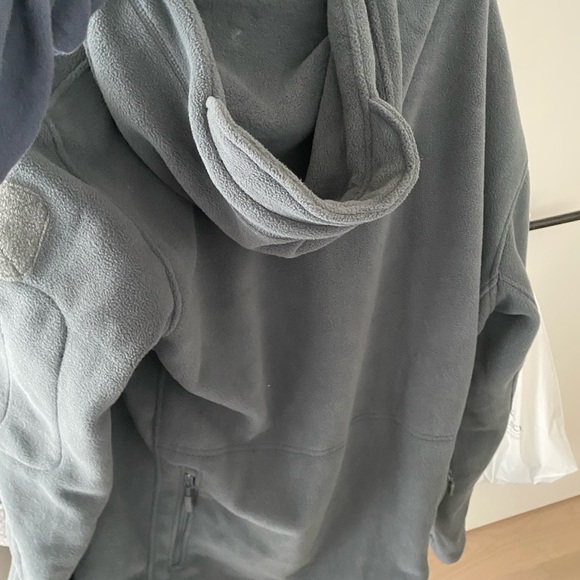 UNWORN XL FLEECE HOODIE. Brand new and purchased from a department store - Picture 2 of 3